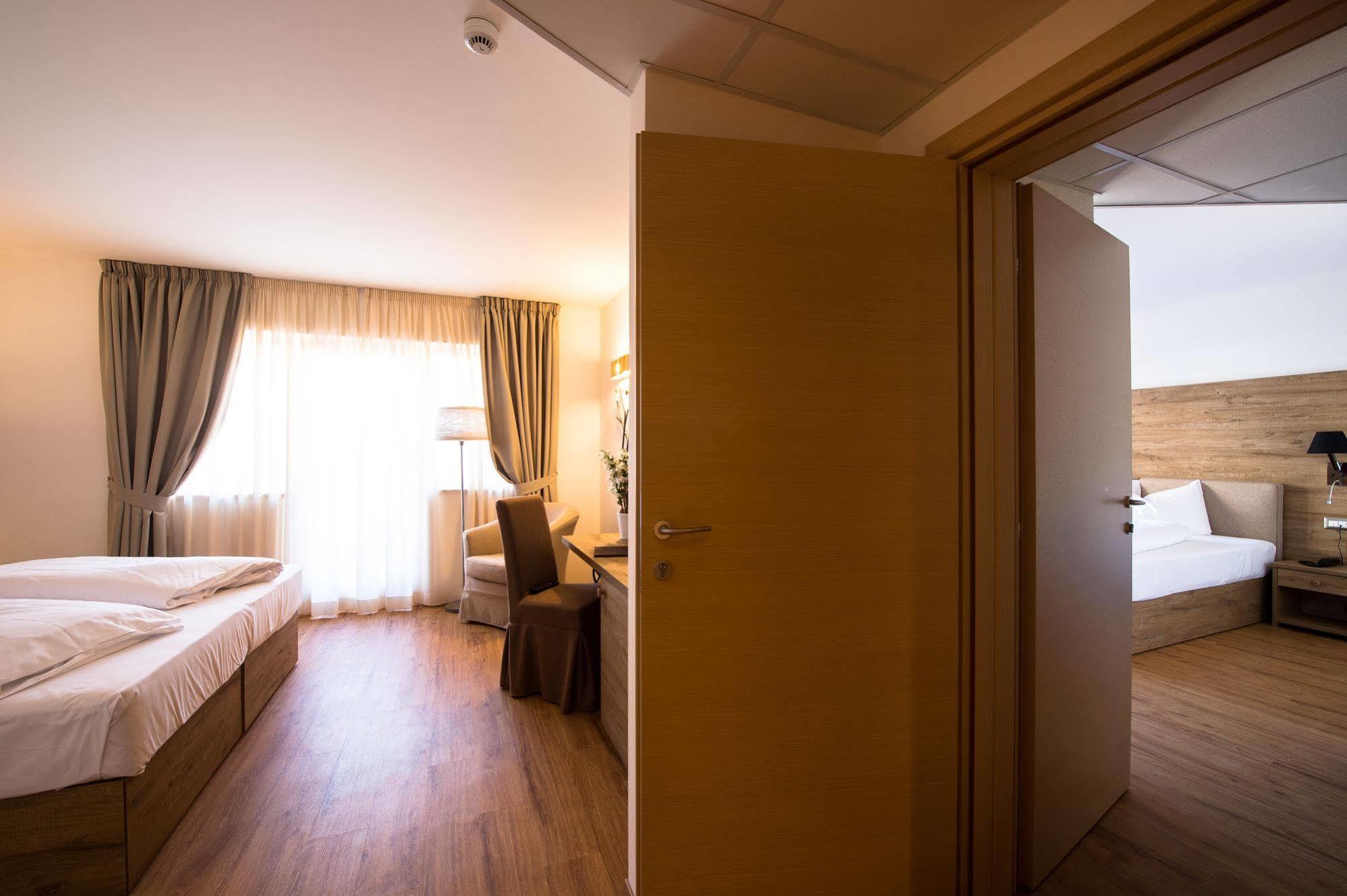 Golden Park Hotel 4*